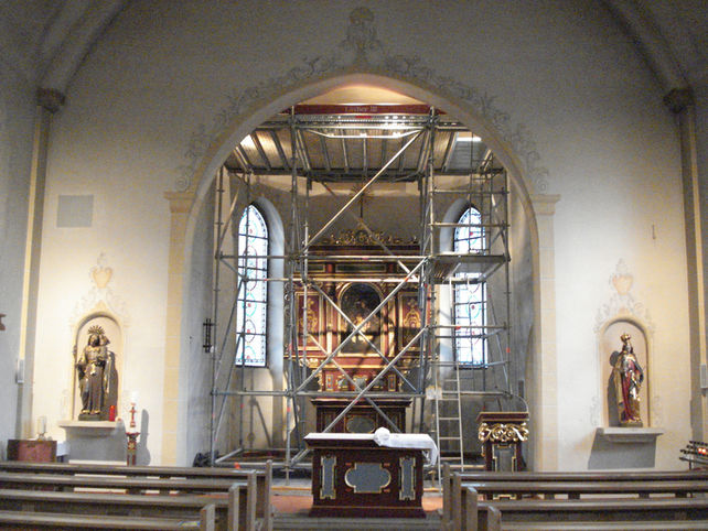 Schutzgerüst im Chorraum
